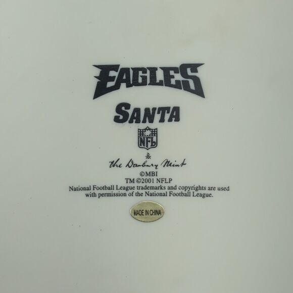 DANBURY MINT PHILADELPHIA EAGLES SANTA CLAUS NFL FOOTBALL CHRISTMAS DISPLAY - Picture 7 of 9